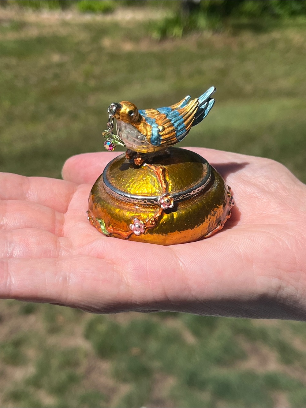 Small Bejewelled Enameled Bird Trinket Box – Heavy Metal & Dangling Cherry Charm - Picture 5 of 7